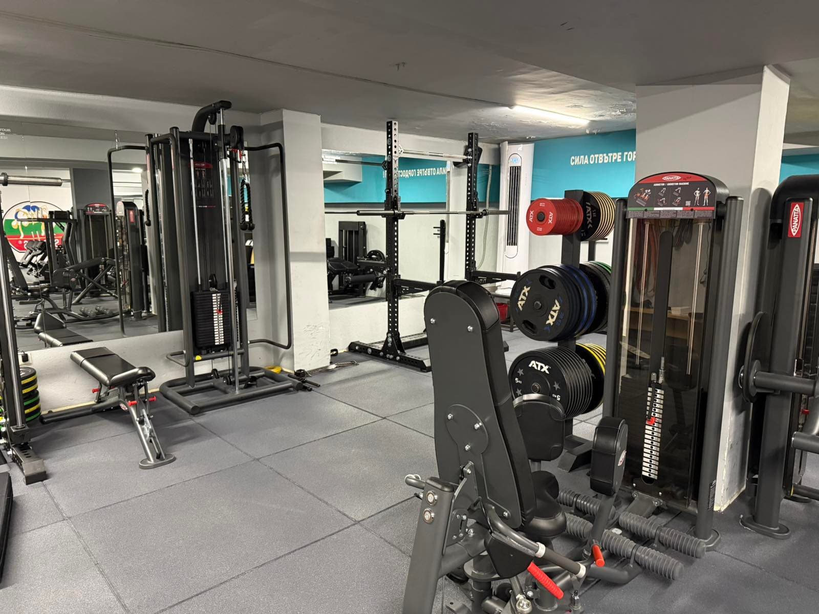Тренировъчна зала в Classic Fitness.